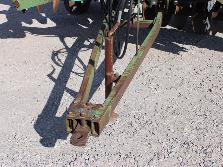 john-deere-235-image-9