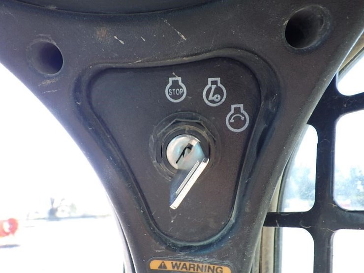 2021-bobcat-t740-image-29