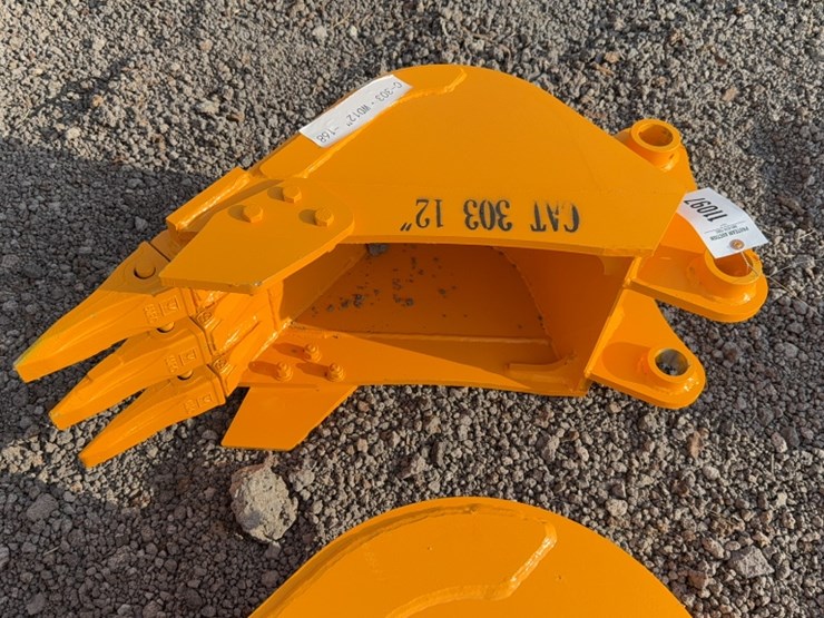 caterpillar-303-image-2