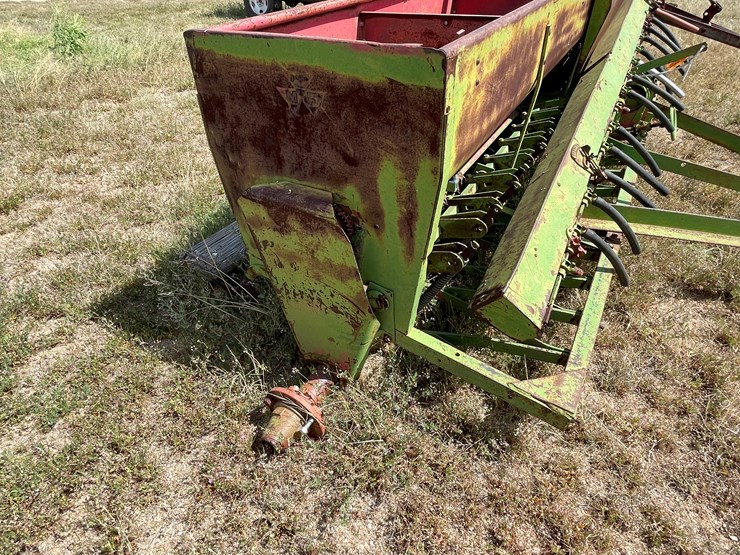 #4030-•-massey-fergusen-drill-image-6