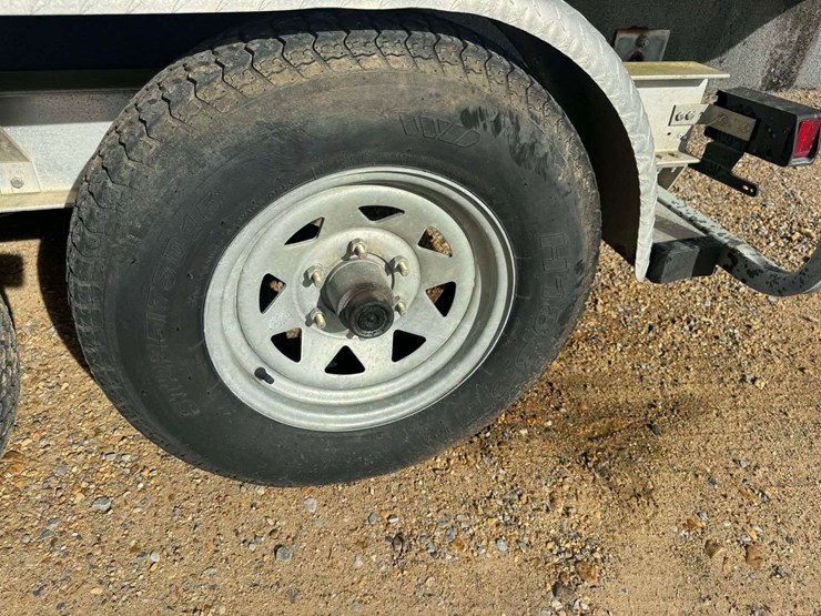 robalo-2240-walkaround-yacht-boat-with-cabin-image-32