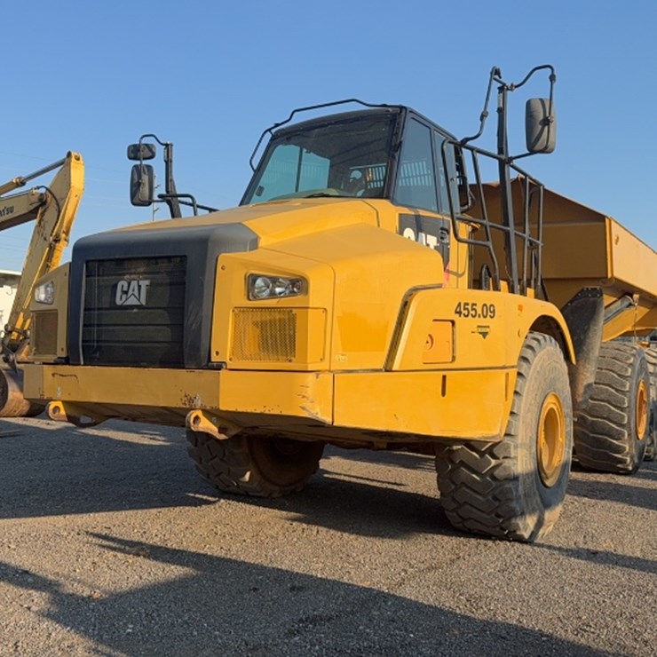 2016 CATERPILLAR 745
