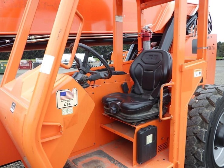 2018-jlg-8042-image-26