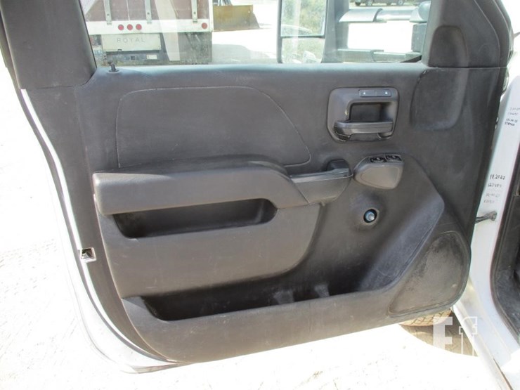 2017-chevrolet-3500hd-image-12