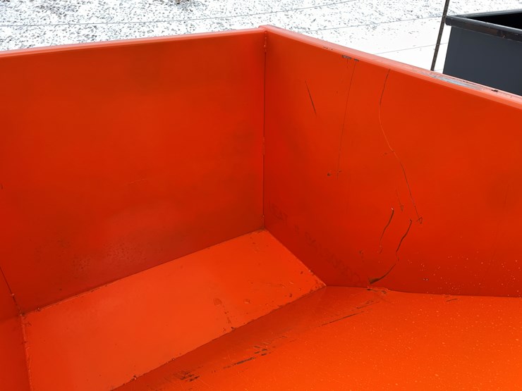 #2000-•-2-yard-self-dumping-hopper-image-6