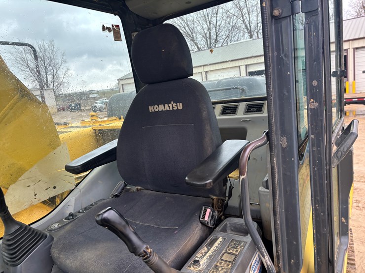 2001-komatsu-pc200-lc-image-55