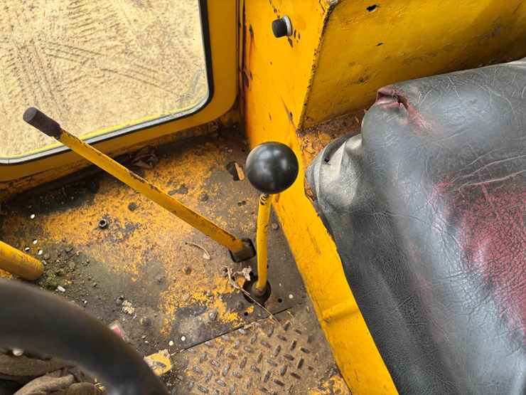 caterpillar-12-image-33