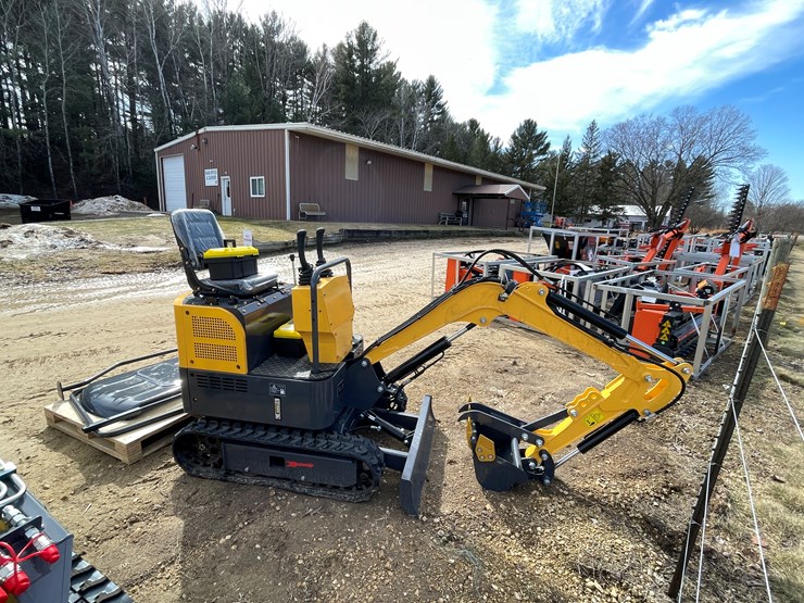 #900-•-landhonor-mini-excavator-image-3