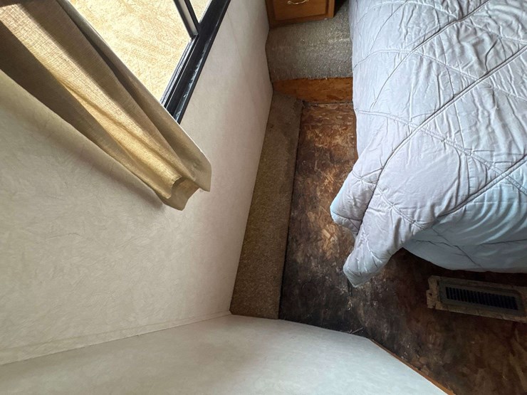 2004-ford-"daybreak"-motorhome-image-31