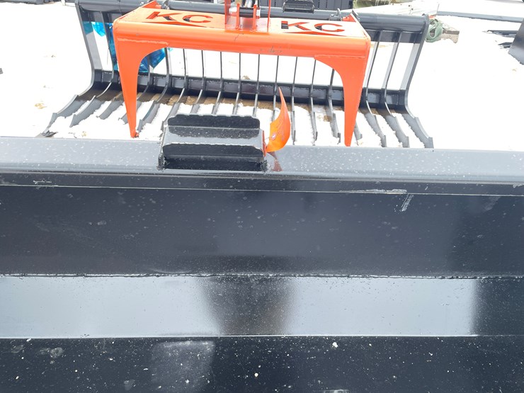 #2041-•-skid-steer-mount-78"-bucket-with-blade-image-13