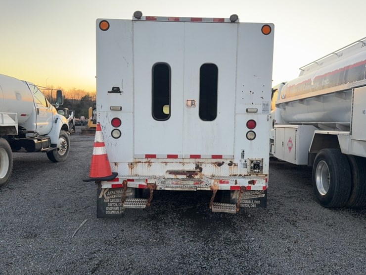 2010-ford-f550-image-11