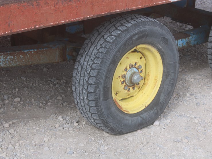 #1054-•-prairie-built-double-hopper-seed-tender-image-13