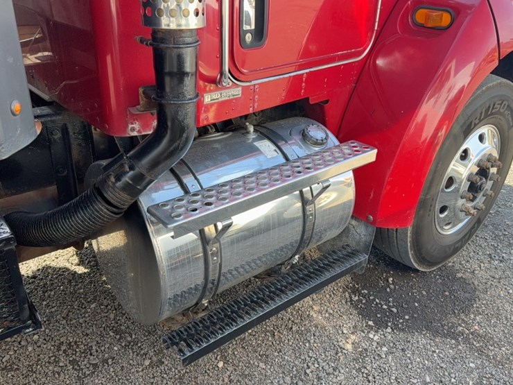 2003-kenworth-t300-image-7