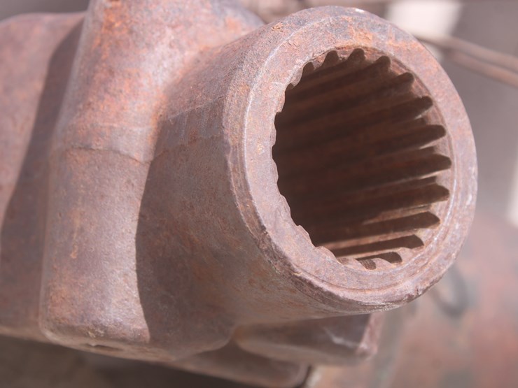 international-830-image-31