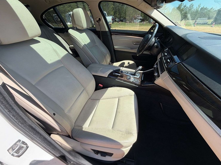 2011-bmw-528i-4-door-sedan-(178,025-miles)-image-19