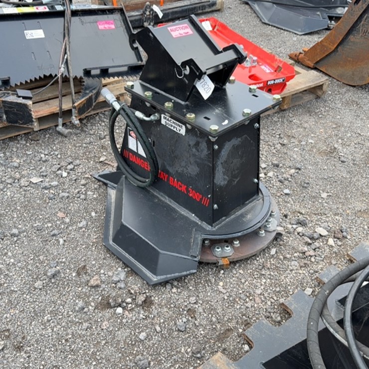 #2012 • BLUE DIAMOND 28" EXCAVATOR DISC MULCHER