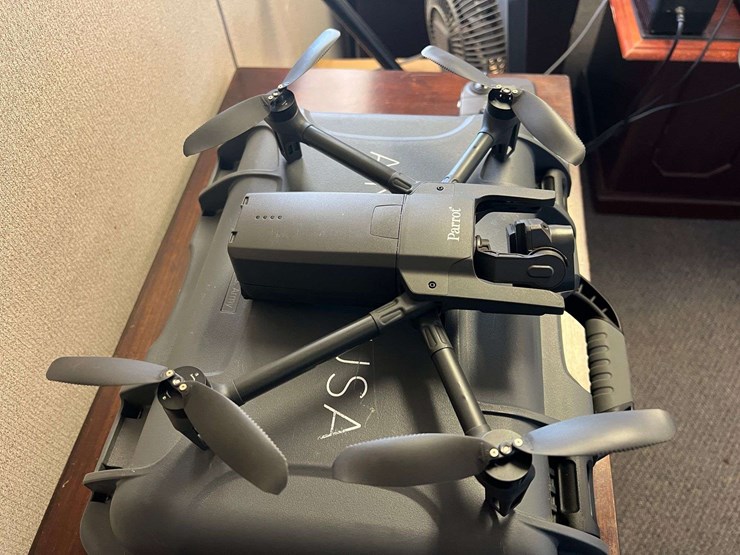 parrot-anafi-usa-foldable-drone-with-4k/thermal-camera-image-7