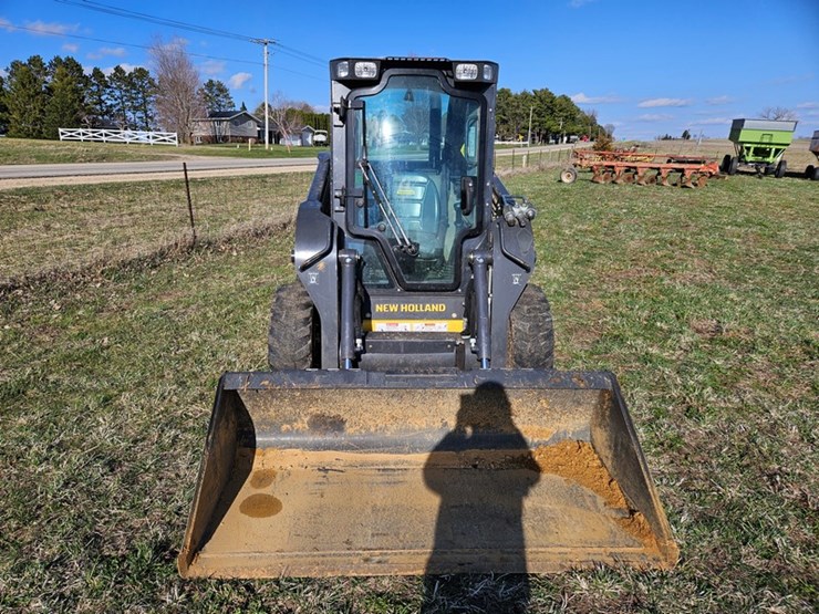 new-holland-l218-image-8