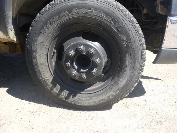 2005-chevrolet-3500-image-13