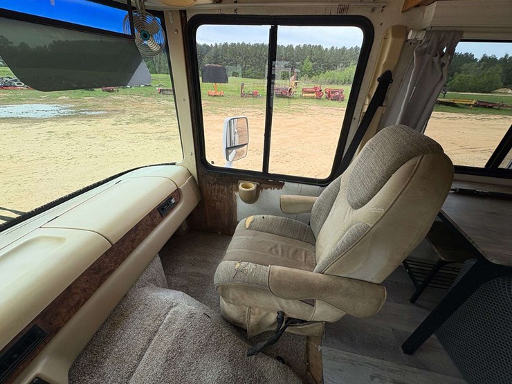 2004-ford-"daybreak"-motorhome-image-16