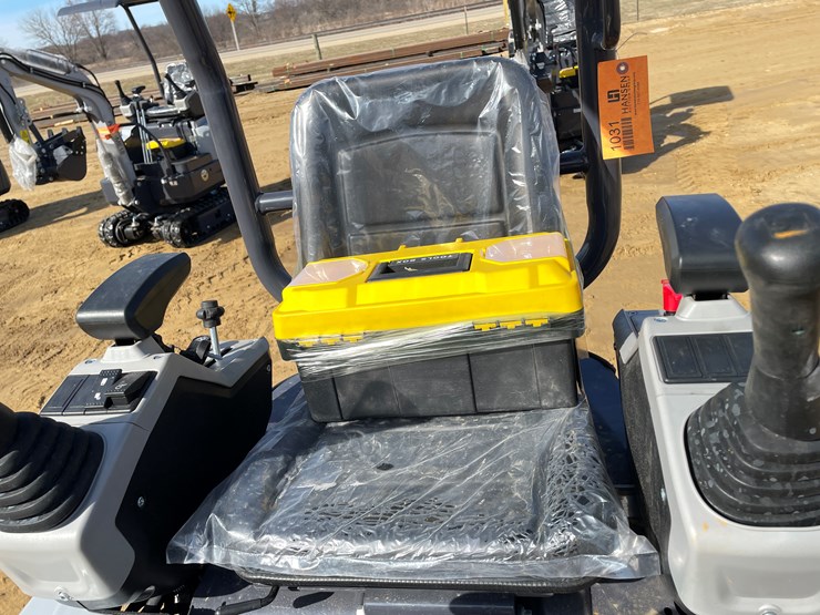 #1031-•-new-ats-me18-mini-excavator-image-16