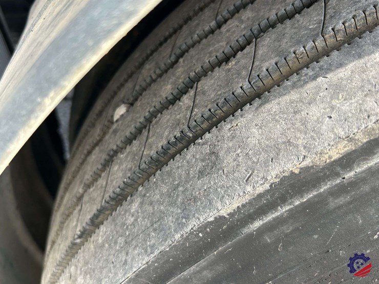 2013-ud-ud3300-s/a-garbage-truck-image-12