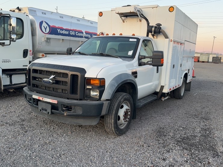 2010-ford-f550-image-1