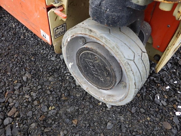 2014-jlg-1230es-image-15