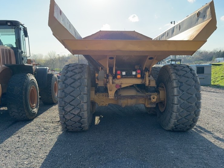 2017-caterpillar-745-image-8