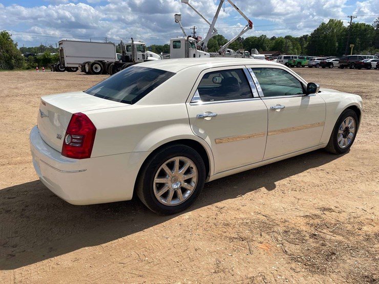 2010-chrysler-300-4-door-sedan-(119,302-miles)-image-3