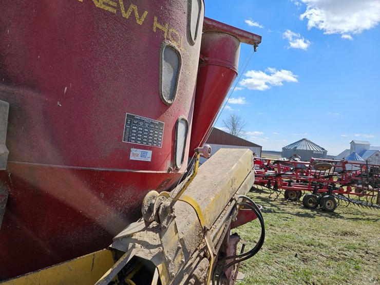 new-holland-355-image-27