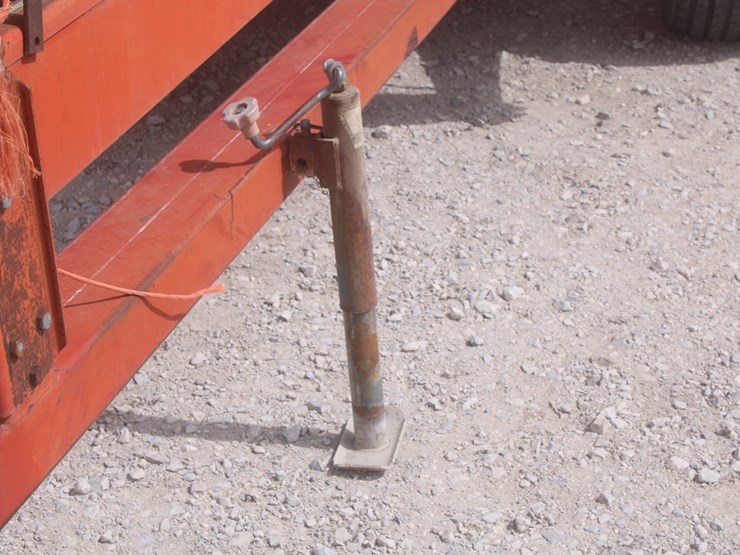 international-830-image-18