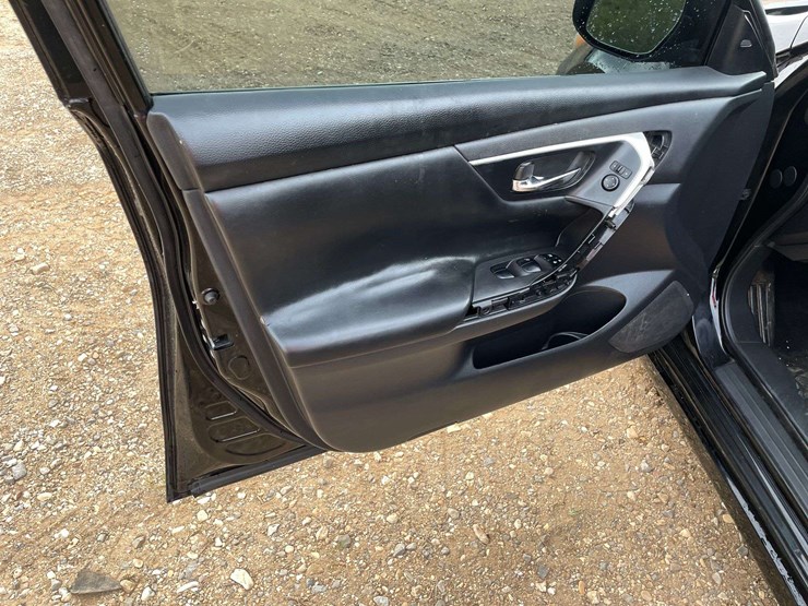 2017-nissan-altima-4-door-sedan-(213,376-miles)-image-9