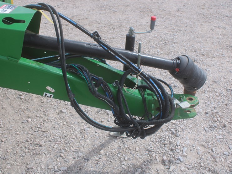 john-deere-560m-image-33