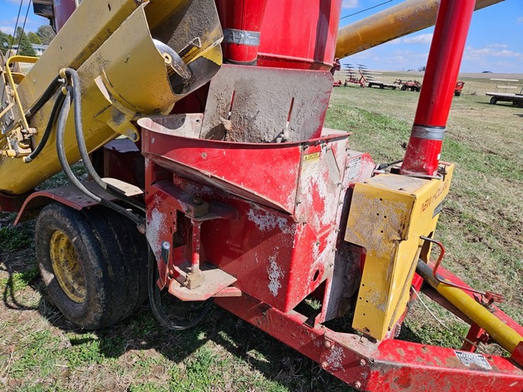 new-holland-355-image-19