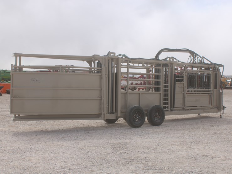 #1083-•-new-circle-t-portable-complete-cattle-processing-system-image-8
