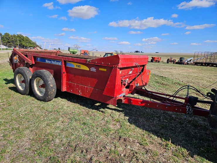 2019-new-holland-195-image-8