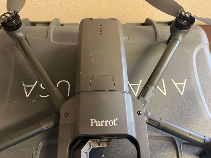 parrot-anafi-usa-foldable-drone-with-4k/thermal-camera-image-9