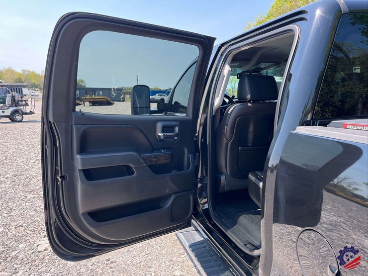 2015-gmc-3500-image-65