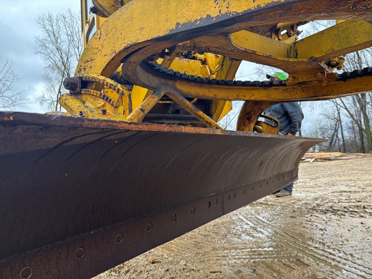 caterpillar-12-image-54