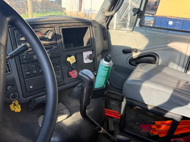 2005-case-ih-8600-image-10