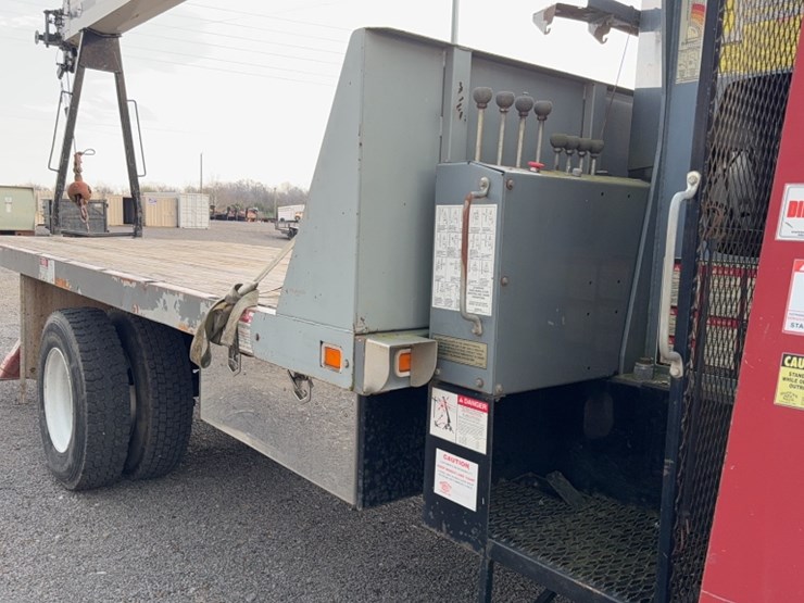 2006-ford-750-image-7