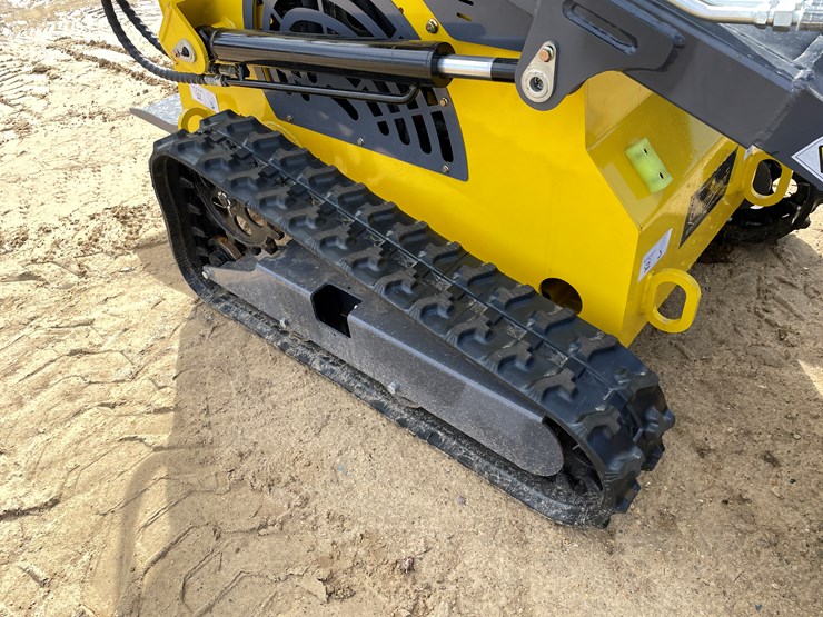 #212-•-landhonor-mini-skid-steer-loader-image-23