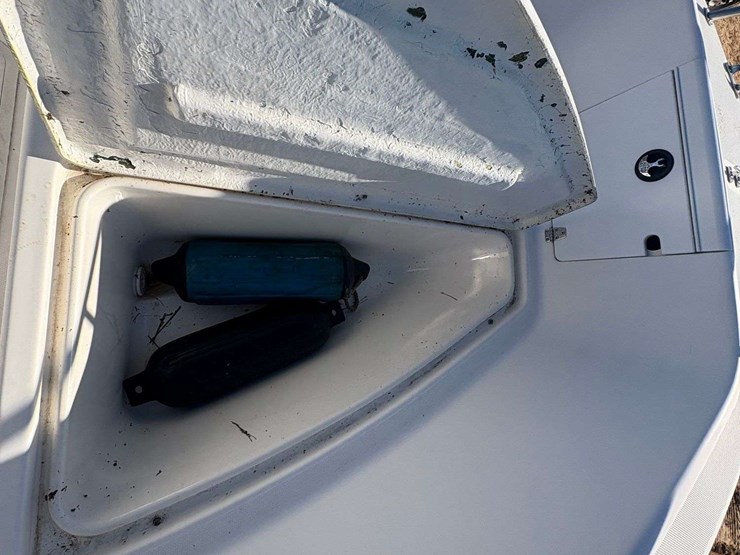 2001-cobia-center-console-saltwater-boat-image-10