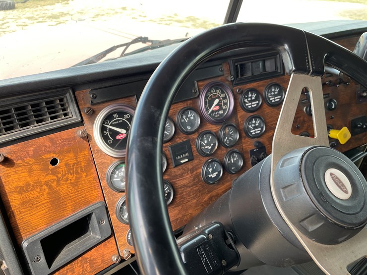 1998-peterbilt-378-image-66
