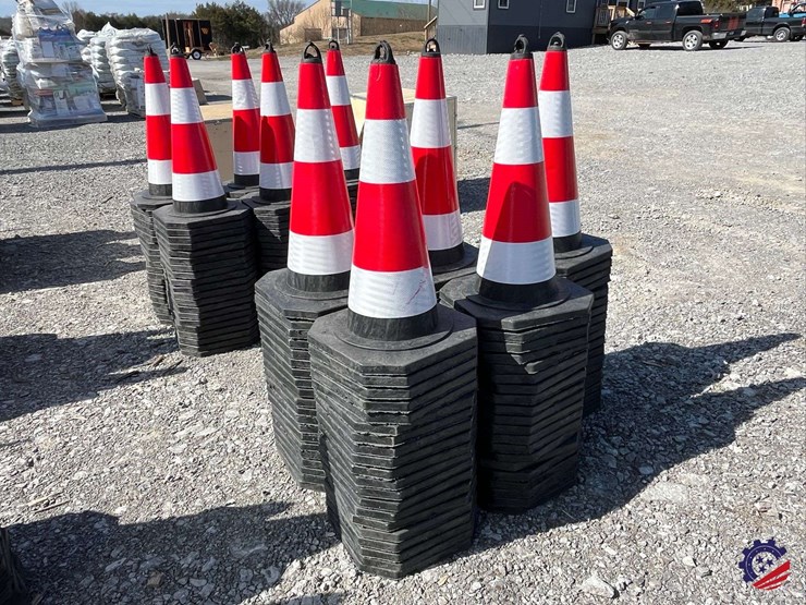 new-2025-sdlanch-lot-of-100-traffic-safety-cones-image-1