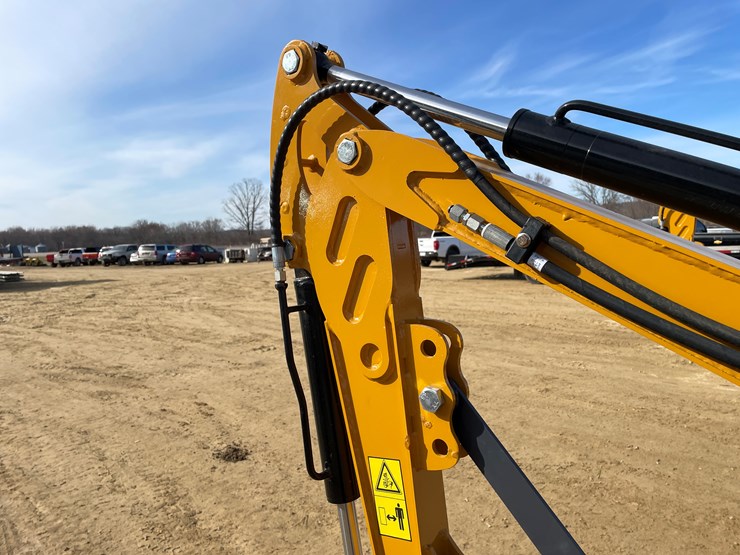 #1037-•-new-ats-rt15r-mini-excavator-image-30