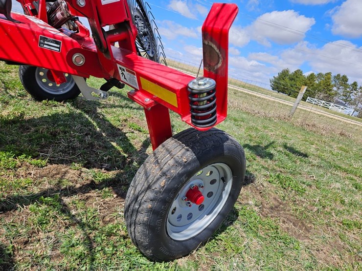 massey-ferguson-12-image-26