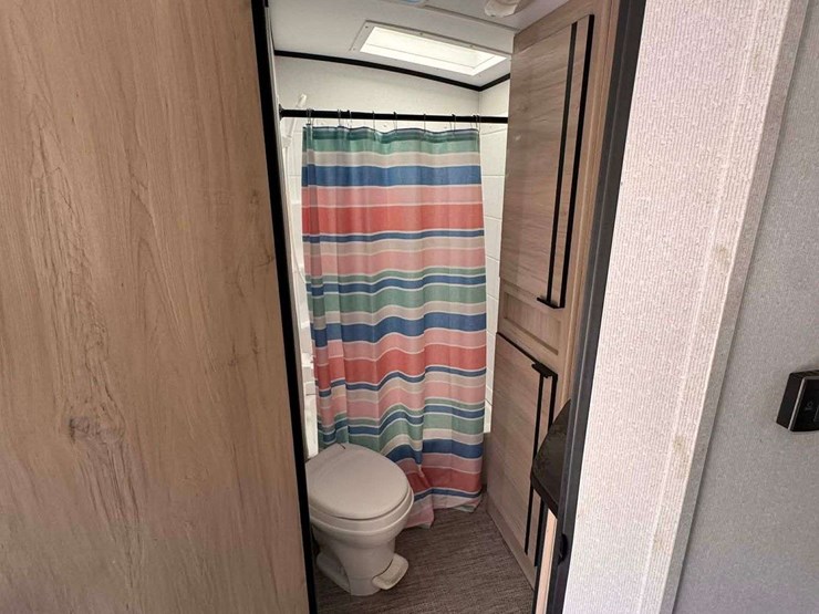 2021-radiance-28bh-bumper-pull-camper---bunks-image-38