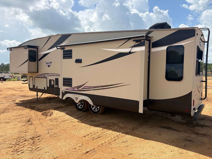 2016-forest-river-sabre-5th-wheel-travel-trailer-image-2